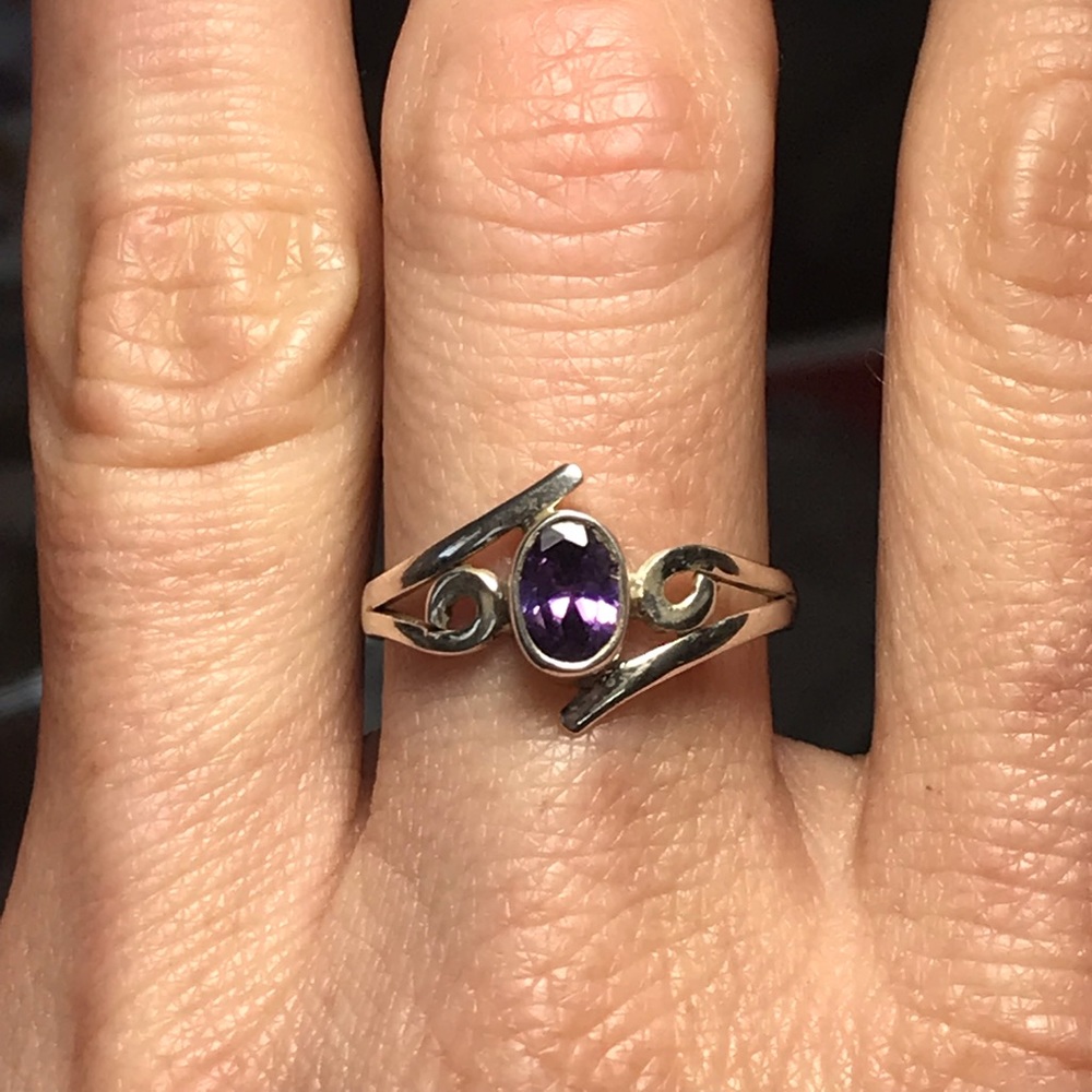 Amethyst silver scroll ring - Picture 4 of 6